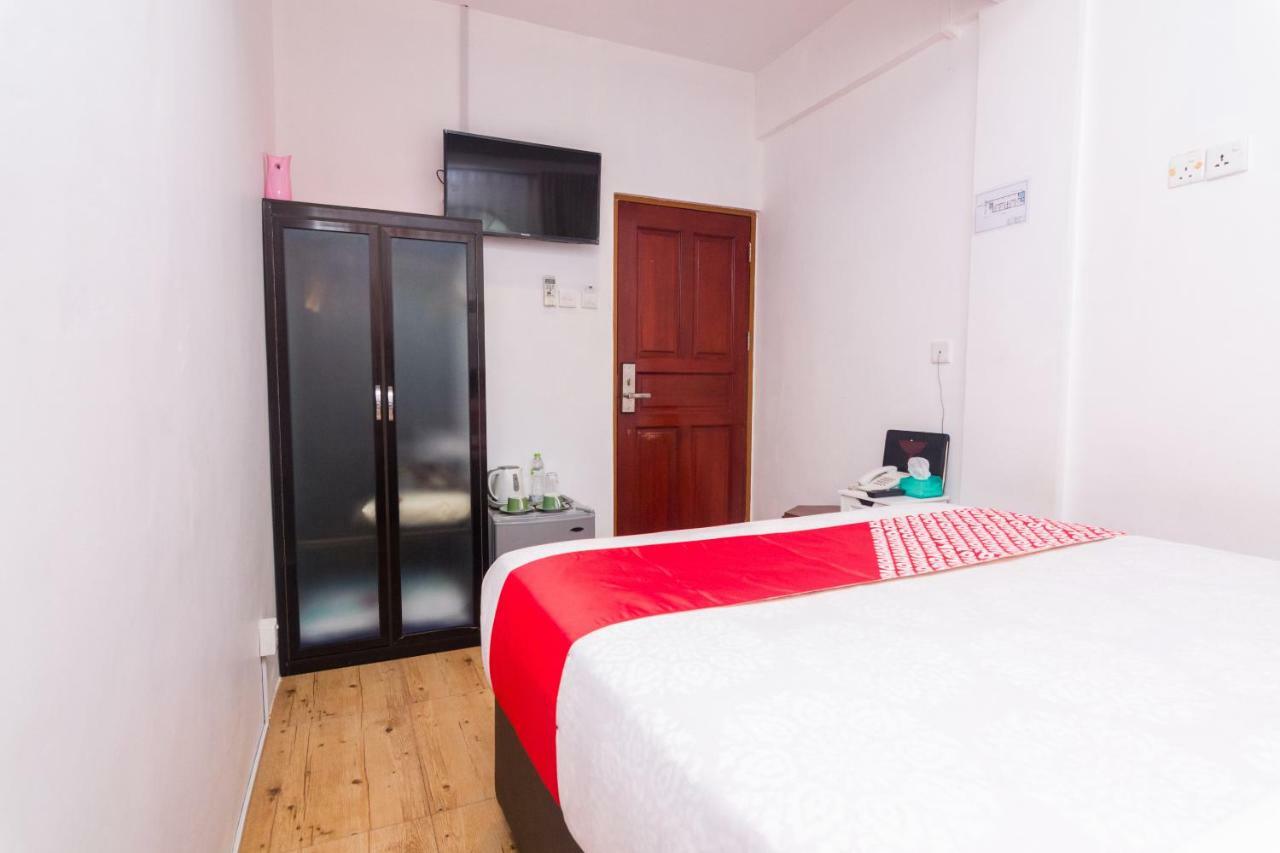 Batam Vaccinated Staff - Oyo 1771 Zeke Hotel מראה חיצוני תמונה